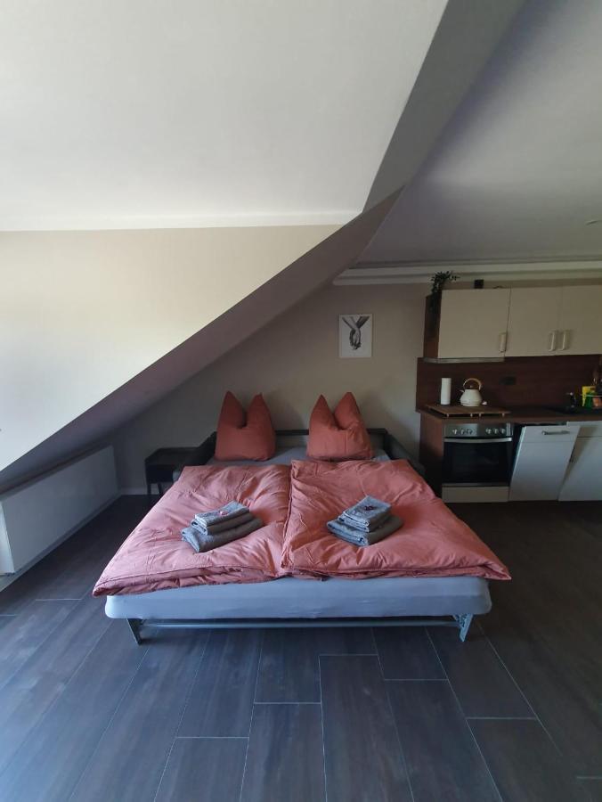 Neumuehler Hof- Ferienwohnung "Benjamin" Mit Grosser Privater Dachterasse Und Guter Anbindung In Die City 什未林 外观 照片