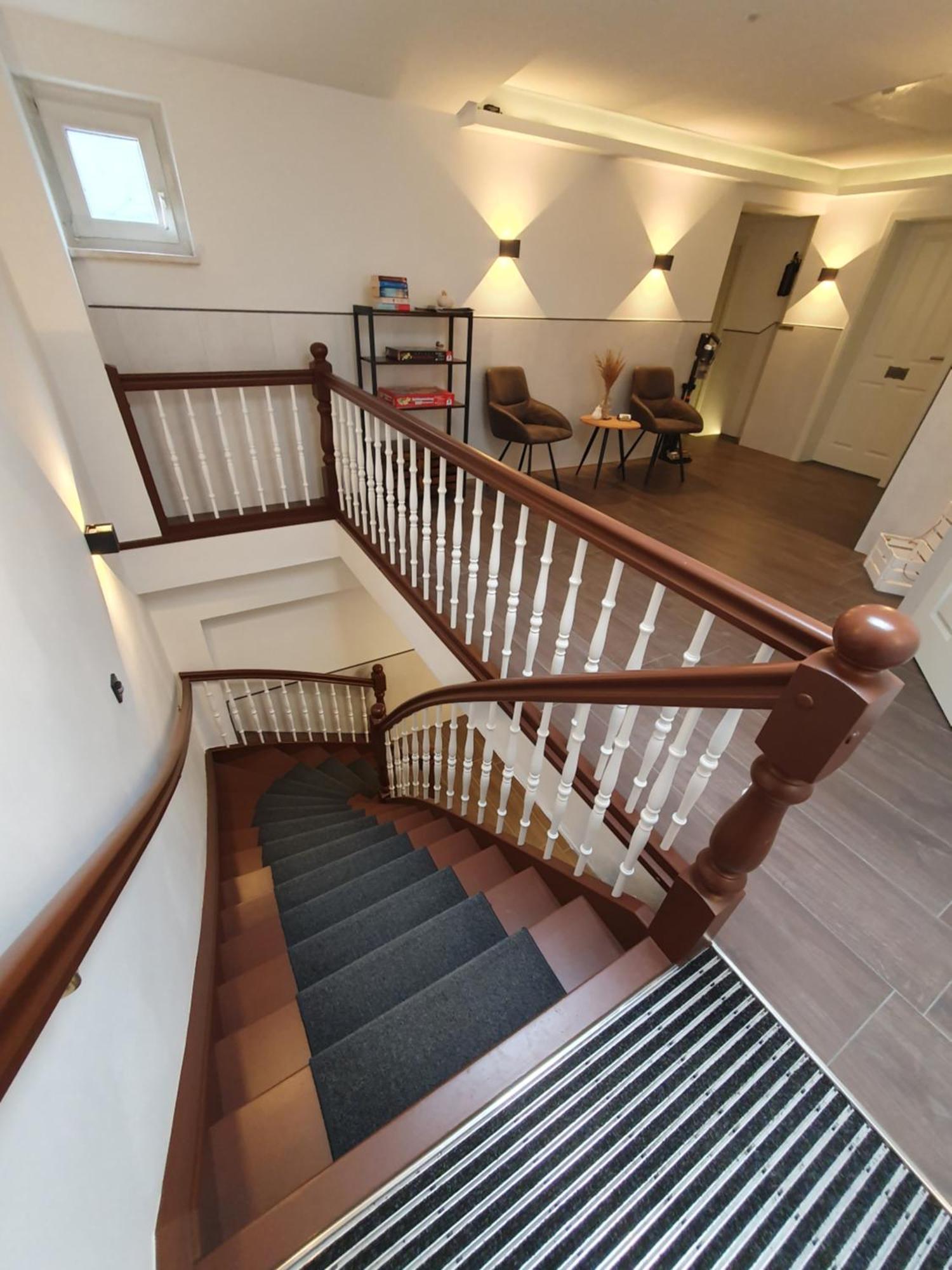 Neumuehler Hof- Ferienwohnung "Benjamin" Mit Grosser Privater Dachterasse Und Guter Anbindung In Die City 什未林 外观 照片